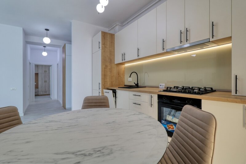 Decebal, apartament de 3 camere premium, garaj, prima inchiriere.